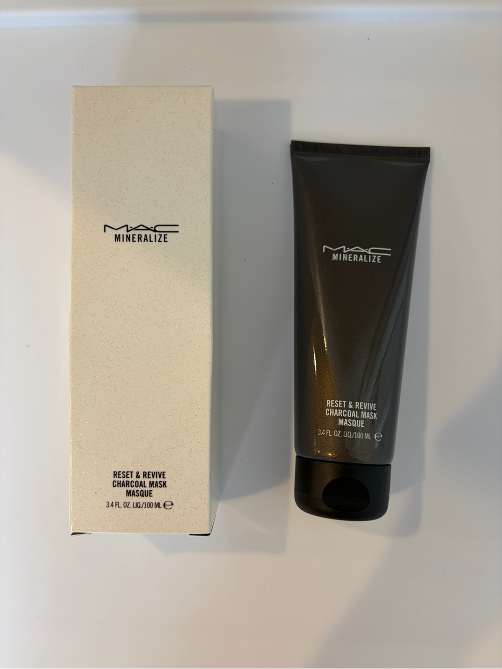 MAC mineralize reset & revive charcoal mask 100ml A83